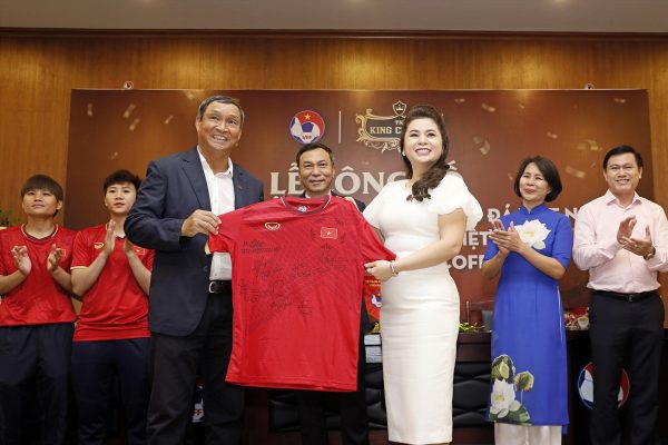 King Coffee tài trợ bóng đá Việt Nam vươn lên tầm cao mới